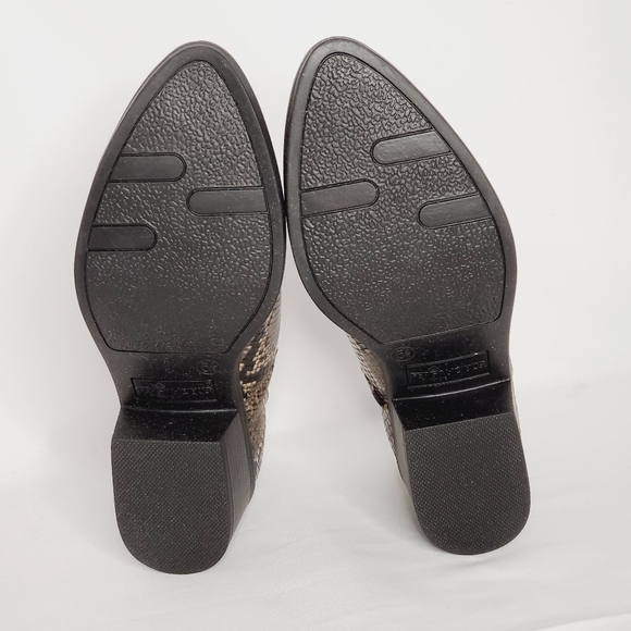 Fergalicious by Fergie Women's Wilder Ankle Boot - Picture 8 of 11